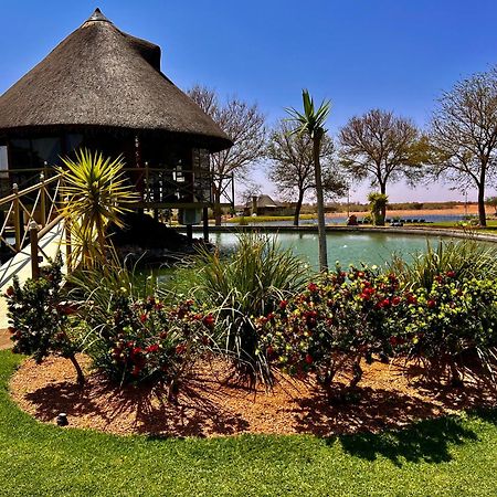 Lapa Lange Game Lodge Mariental Extérieur photo