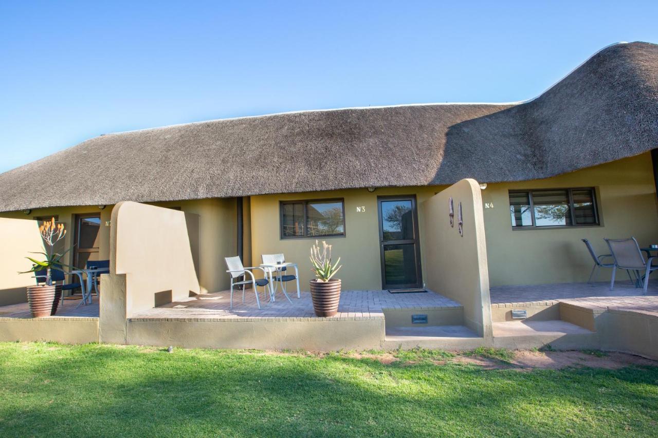 Lapa Lange Game Lodge Mariental Extérieur photo