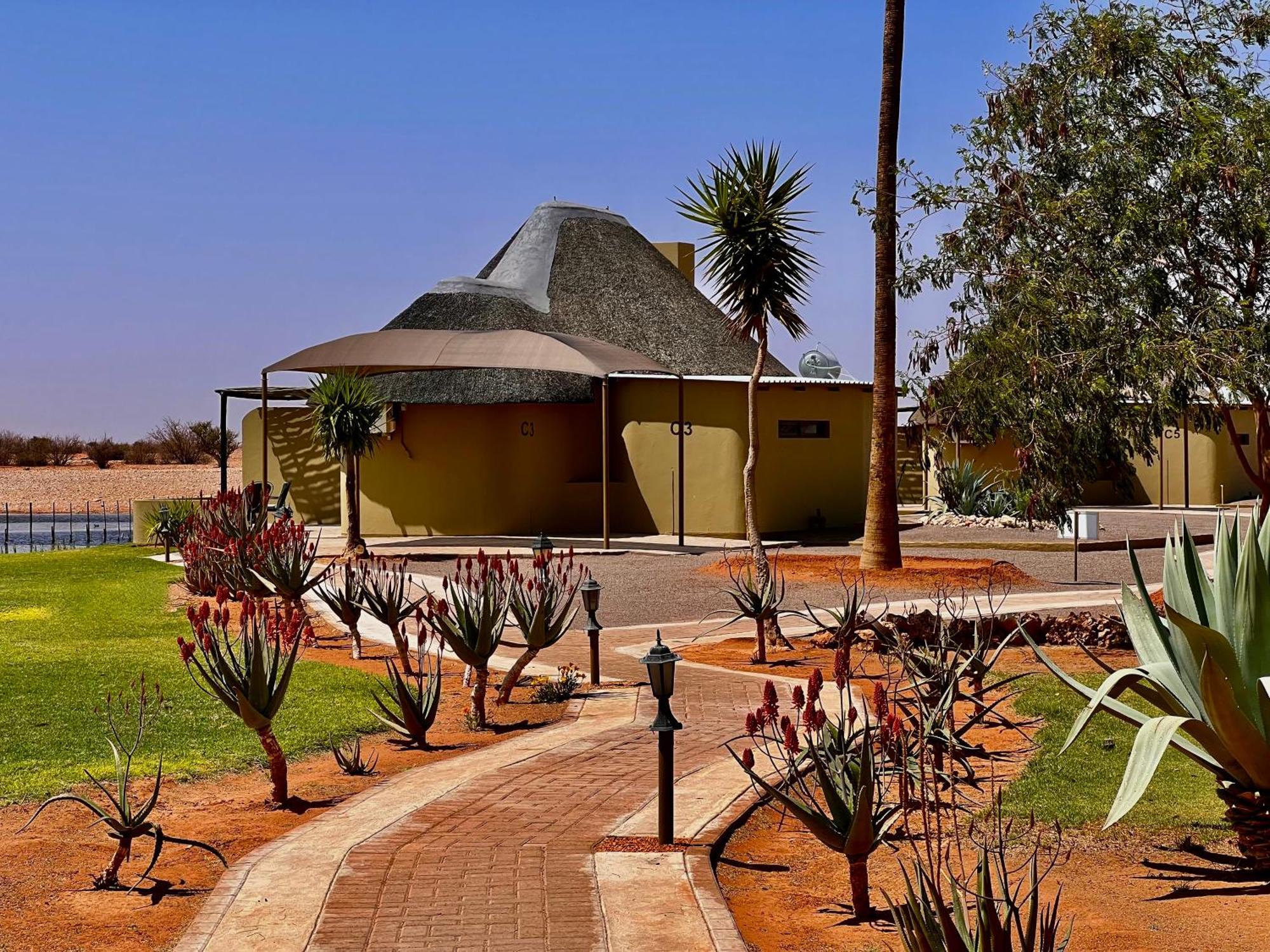 Lapa Lange Game Lodge Mariental Extérieur photo
